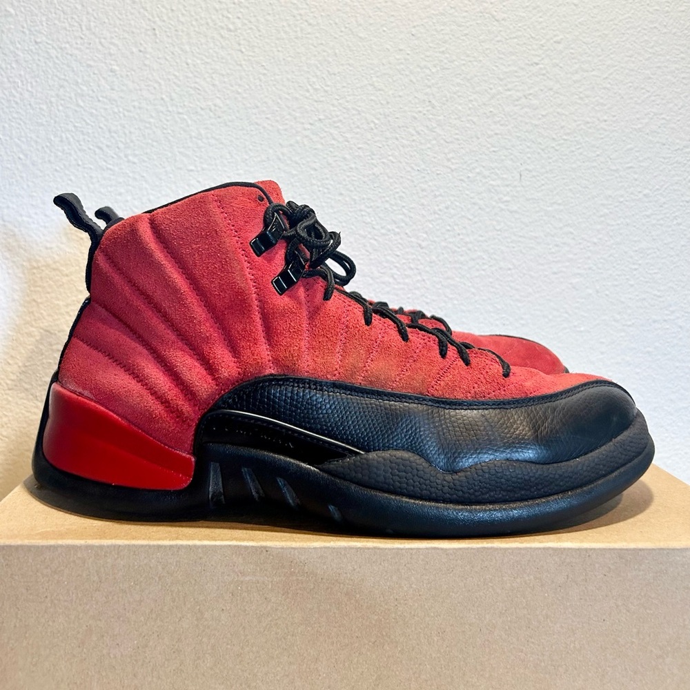 Jordan 12 Retro Reverse Flu Game size 10.5  CT8013-602 2020 PRE-OWNED